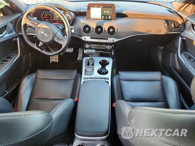 Zdjęcie 8 z 12 samochodu: 2020 KIA STINGER VIN:KNAE45LC5L6079399 - miniatura