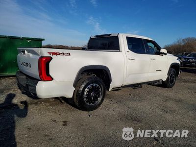 Trzecie zdjęcie samochodu z tyłu: 2022 TOYOTA TUNDRA CREWMAX SR5 VIN:5TFLA5EC8NX004418 - miniatura