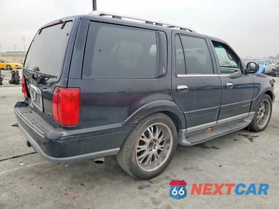 Trzecie zdjęcie samochodu z tyłu: 2000 LINCOLN NAVIGATOR VIN:5LMEU27A2YLJ30580 - miniatura