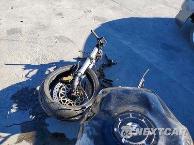 Zdjęcie 7 z 10 samochodu: 2001 HONDA CBR900 RR VIN:JH2SC44061M100638 - miniatura
