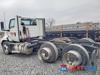 Trzecie zdjęcie samochodu z tyłu: 2018 INTERNATIONAL RH613 - SEMI TRUCK VIN:3HSDWTZR4JN794164 - miniatura