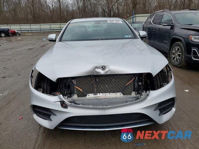 Piąte zdjęcie samochodu w środku: 2019 MERCEDES-BENZ E 300 4MATIC VIN:WDDZF4KB7KA556109 - miniatura