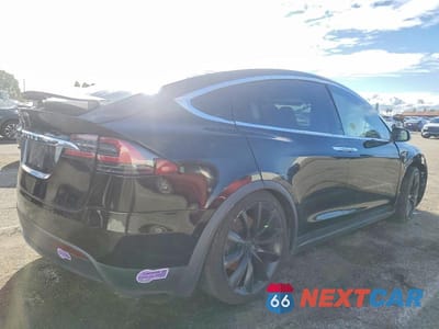 Trzecie zdjęcie samochodu z tyłu: 2018 TESLA MODEL X VIN:5YJXCBE24JF115117 - miniatura