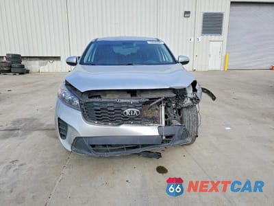 Piąte zdjęcie samochodu w środku: 2020 KIA SORENTO VIN:5XYPG4A54LG616049 - miniatura