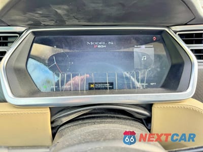 Zdjęcie 8 z 14 samochodu: 2014 TESLA MODEL S VIN:5YJSA1H17EFP29887 - miniatura