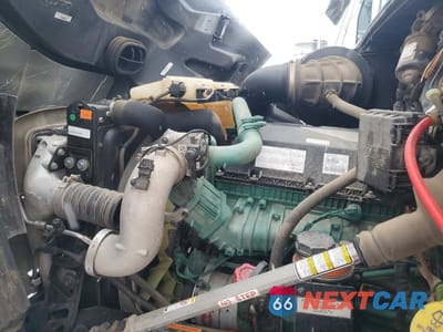 Zdjęcie 7 z 10 samochodu: 2024 VOLVO VNR SEMI TRUCK VIN:4V4WC9EG2RN655213 - miniatura