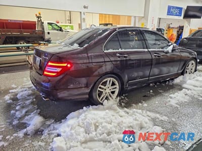 Trzecie zdjęcie samochodu z tyłu: 2012 MERCEDES-BENZ C 300 4MATIC VIN:WDDGF8BB0CF872096 - miniatura