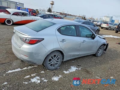 Trzecie zdjęcie samochodu z tyłu: 2019 TOYOTA YARIS VIN:3MYDLBYV0KY522884 - miniatura