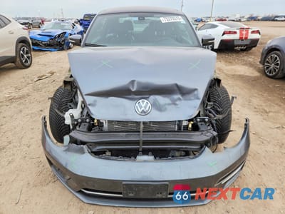 Piąte zdjęcie samochodu w środku: 2019 VOLKSWAGEN BEETLE SE VIN:3VWJD7AT7KM713081 - miniatura