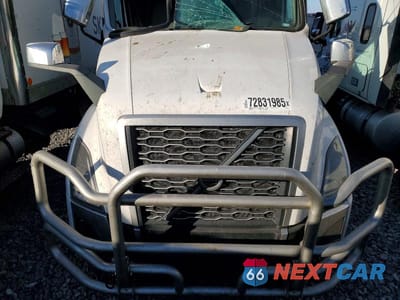 Zdjęcie 7 z 10 samochodu: 2022 VOLVO VNL SEMI TRUCK VIN:4V4NC9EH4NN281881 - miniatura