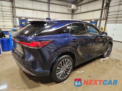 Trzecie zdjęcie samochodu z tyłu: 2023 LEXUS RX 350H BASE VIN:2T2BBMCAXPC016944 - miniatura