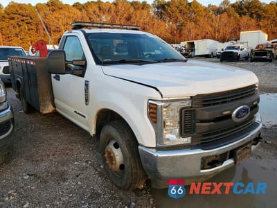 Czwarte zdjęcie samochodu z boku: 2018 FORD F350 SUPER DUTY UTILITY / SERVICE TRUCK VIN:1FDRF3GT2JEB85434 - miniatura