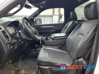 Zdjęcie 7 z 11 samochodu: 2022 RAM 2500 TRADESMAN 6.4L V8 4X4 8' BOX VIN:3C6MR5AJ7NG315464 - miniatura