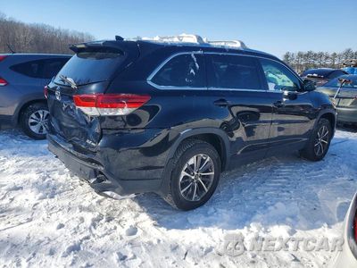 Trzecie zdjęcie samochodu z tyłu: 2019 TOYOTA HIGHLANDER SE VIN:5TDJZRFH1KS588163 - miniatura
