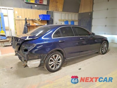 Trzecie zdjęcie samochodu z tyłu: 2018 MERCEDES-BENZ C 300 4MATIC VIN:55SWF4KB4JU250826 - miniatura