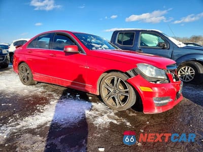 Czwarte zdjęcie samochodu z boku: 2012 MERCEDES-BENZ C 300 4MATIC VIN:WDDGF8BB7CR209137 - miniatura