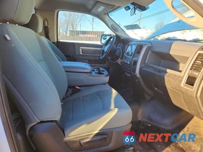 Zdjęcie 10 z 12 samochodu: 2017 RAM 1500 ST VIN:3C6JR6DTXHG706795 - miniatura
