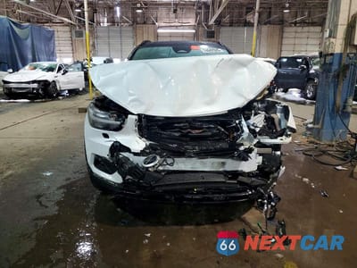Piąte zdjęcie samochodu w środku: 2022 VOLVO XC40 P8 RECHARGE PLUS VIN:YV4ED3UR7N2690875 - miniatura
