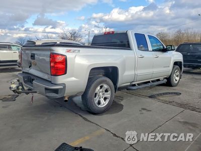 Trzecie zdjęcie samochodu z tyłu: 2017 CHEVROLET SILVERADO K1500 LT VIN:1GCVKREC0HZ299326 - miniatura