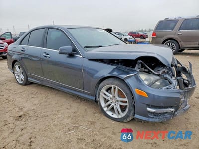 Czwarte zdjęcie samochodu z boku: 2014 MERCEDES-BENZ C 250 VIN:WDDGF4HB1EG222948 - miniatura