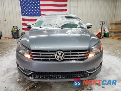 Piąte zdjęcie samochodu w środku: 2015 VOLKSWAGEN PASSAT SEL VIN:1VWCV7A30FC027672 - miniatura