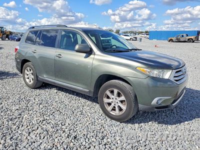 Czwarte zdjęcie samochodu z boku: 2011 TOYOTA HIGHLANDER BASE VIN:5TDBK3EH9BS055467 - miniatura