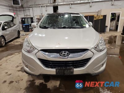 Piąte zdjęcie samochodu w środku: 2010 HYUNDAI TUCSON VIN:KM8JUCAC8AU047186 - miniatura