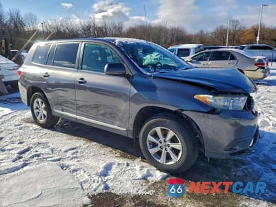 Czwarte zdjęcie samochodu z boku: 2011 TOYOTA HIGHLANDER BASE VIN:5TDZK3EH9BS046671 - miniatura
