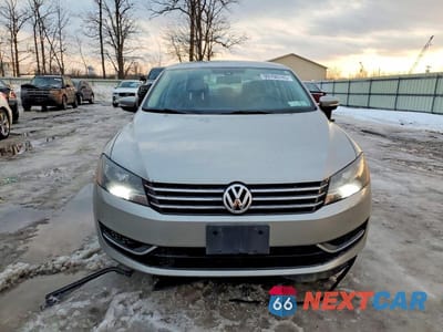 Piąte zdjęcie samochodu w środku: 2013 VOLKSWAGEN PASSAT SE VIN:1VWBP7A30DC124244 - miniatura