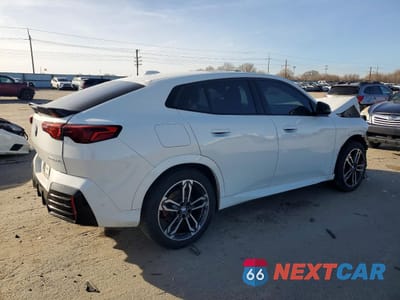 Trzecie zdjęcie samochodu z tyłu: 2025 BMW X2 XDRIVE28I VIN:WBX63GM02S5078616 - miniatura