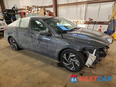 Czwarte zdjęcie samochodu z boku: 2025 HYUNDAI ELANTRA PREFERRED 4D VIN:KMHLM4DG9SU905845 - miniatura