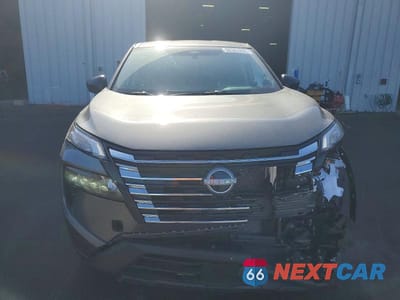 Piąte zdjęcie samochodu w środku: 2026 NISSAN ROGUE S VIN:5N1BT3AA0TC683776 - miniatura