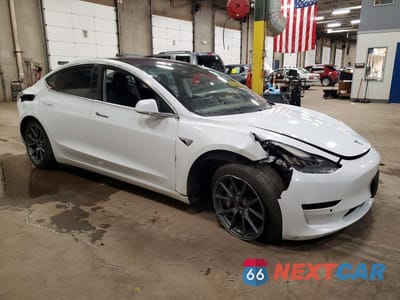 Czwarte zdjęcie samochodu z boku: 2018 TESLA MODEL 3 AWD 4D SEDAN LONG RANGE BATTERY VIN:5YJ3E1EB0JF085388 - miniatura