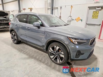 Czwarte zdjęcie samochodu z boku: 2023 VOLVO XC40 ULTIMATE VIN:YV4L12UA2P2071527 - miniatura