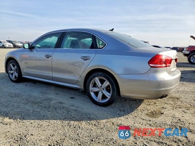 Drugie zdjęcie samochodu z przodu: 2013 VOLKSWAGEN PASSAT SE VIN:1VWBP7A30DC021101 - miniatura