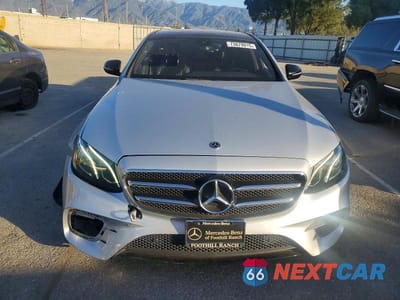 Piąte zdjęcie samochodu w środku: 2020 MERCEDES-BENZ E 350 VIN:WDDZF8DB3LA754000 - miniatura