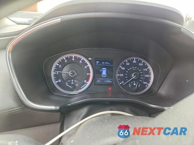 Zdjęcie 9 z 13 samochodu: 2019 HYUNDAI SANTA FE SE VIN:5NMS23AD2KH088316 - miniatura