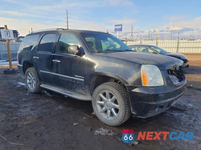 Czwarte zdjęcie samochodu z boku: 2013 GMC YUKON DENALI VIN:1GKS2EEF3DR246852 - miniatura