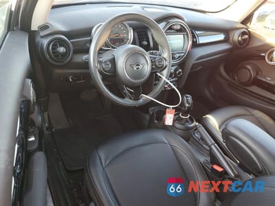 Zdjęcie 8 z 12 samochodu: 2021 MINI COOPER VIN:WMWXR3C00M2N92556 - miniatura