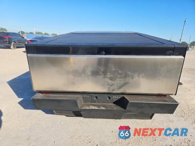 Zdjęcie 6 z 13 samochodu: 2025 TESLA CYBERTRUCK VIN:7G2CEHEE5SA059884 - miniatura