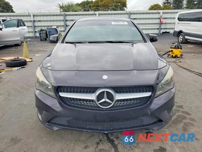 Piąte zdjęcie samochodu w środku: 2015 MERCEDES-BENZ CLA 250 VIN:WDDSJ4EB8FN254452 - miniatura