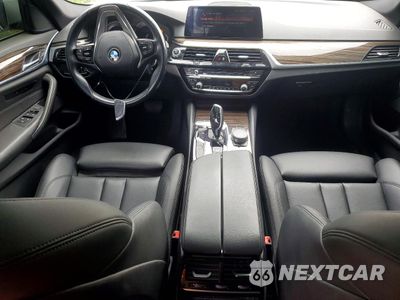 Zdjęcie 8 z 12 samochodu: 2019 BMW 530E VIN:WBAJA9C5XKB398545 - miniatura