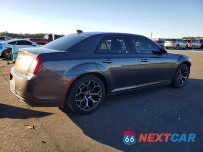 Trzecie zdjęcie samochodu z tyłu: 2015 CHRYSLER 300 S VIN:2C3CCABG1FH921883 - miniatura