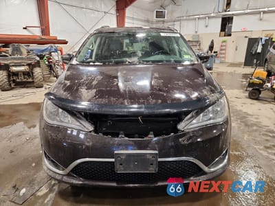Piąte zdjęcie samochodu w środku: 2017 CHRYSLER PACIFICA TOURING L VIN:2C4RC1BG4HR653947 - miniatura