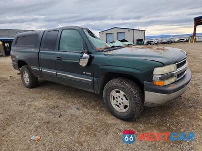 Czwarte zdjęcie samochodu z boku: 2001 CHEVROLET SILVERADO K1500 VIN:2GCEK19TX11296332 - miniatura