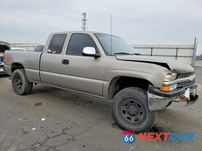 Czwarte zdjęcie samochodu z boku: 2000 CHEVROLET SILVERADO K1500 VIN:1GCEK19V7YE266005 - miniatura