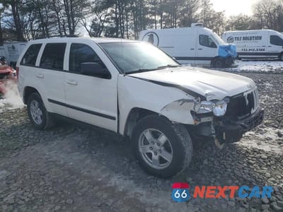 Czwarte zdjęcie samochodu z boku: 2007 JEEP GRAND CHEROKEE LAREDO VIN:1J8GR48K37C520986 - miniatura