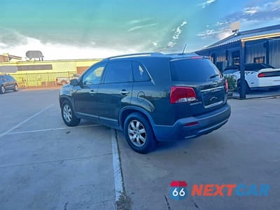 Trzecie zdjęcie samochodu z tyłu: 2013 KIA SORENTO LX VIN:5XYKTDA2XDG330008 - miniatura