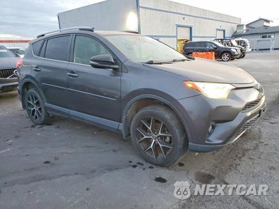 Czwarte zdjęcie samochodu z boku: 2018 TOYOTA RAV4 SE VIN:JTMJFREV1JJ231819 - miniatura