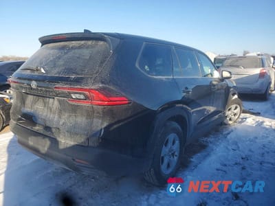 Trzecie zdjęcie samochodu z tyłu: 2025 TOYOTA GRAND HIGHLANDER VIN:5TDAAAA55SS030547 - miniatura